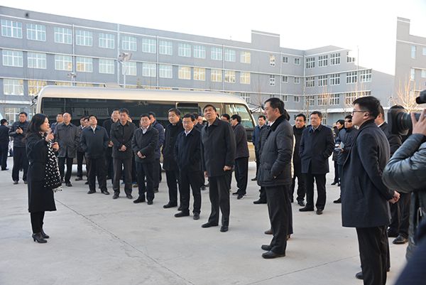 安陽市委書記李公樂，市長王新偉等市四大班子領(lǐng)導(dǎo)蒞臨金秋照明考察觀摩